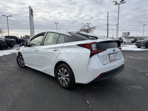 Certified 2022 Toyota Prius XLE image 6
