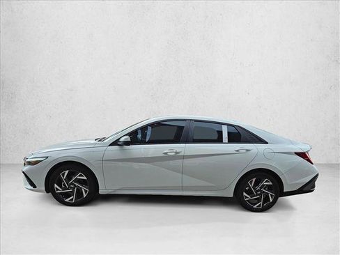 Certified 2025 Hyundai Elantra SEL FWD image 9