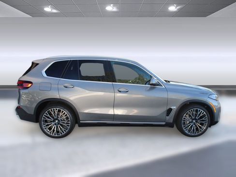 New 2026 BMW X5 sDrive40i image 8