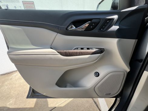 Used 2022 GMC Acadia Denali w/ Denali Ultimate Package image 34