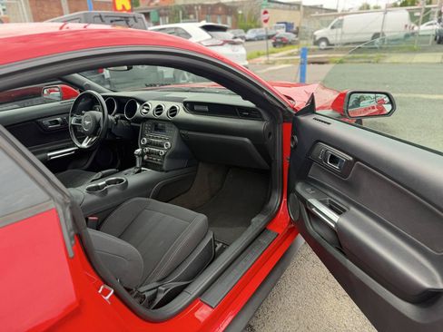 Used 2018 Ford Mustang Coupe RWD image 12