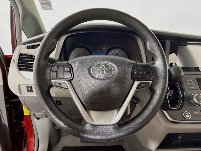 Used 2017 Toyota Sienna LE FWD image 10