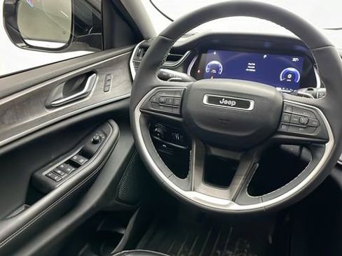 Used 2023 Jeep Grand Cherokee L Limited image 7