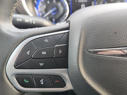 Used 2022 Chrysler Voyager LX image 12