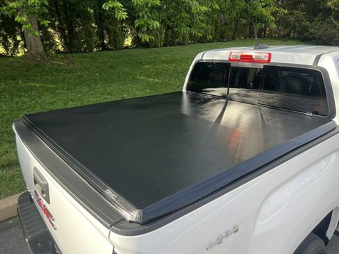 Used 2016 GMC Canyon SLT AWD/4WD image 43