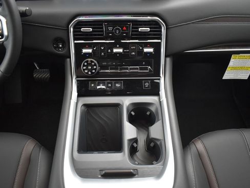 New 2025 Nissan Armada SL w/ Convenience Package image 12