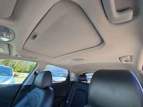 Used 2022 Hyundai Kona Limited image 17