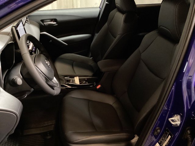 Used 2024 Toyota Corolla Cross XLE w/ Convenience Package AWD/4WD image 17