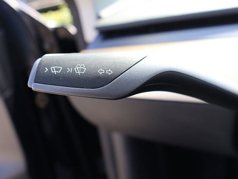 Used 2022 Tesla Model Y Long Range AWD/4WD image 43