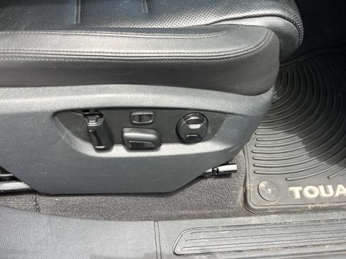 Used 2016 Volkswagen Touareg TDI AWD/4WD image 27