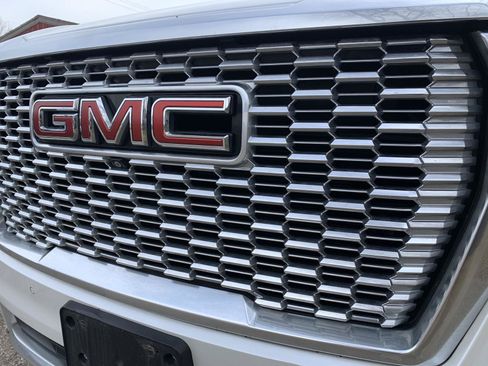 Used 2021 GMC Yukon XL Denali w/ Denali Premium Package AWD/4WD image 41