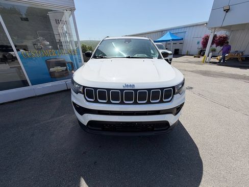 Used 2022 Jeep Compass Latitude w/ Sun and Sound Group AWD/4WD image 7