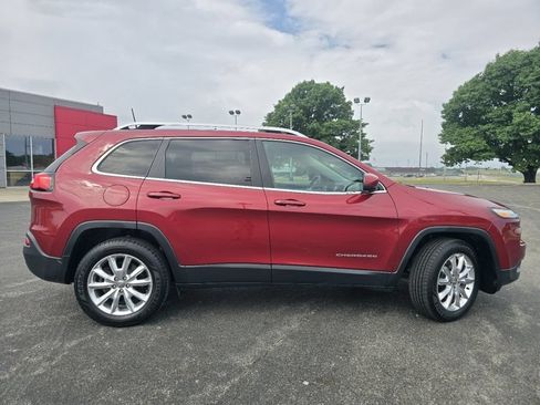 Used 2017 Jeep Cherokee Limited AWD/4WD image 16