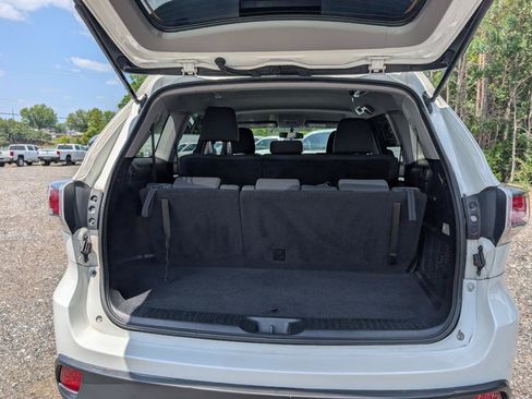 Used 2014 Toyota Highlander LE FWD image 26