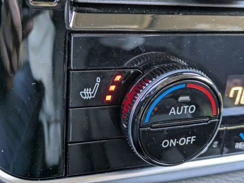 Used 2025 Nissan Rogue SL w/ SL Premium Package image 23