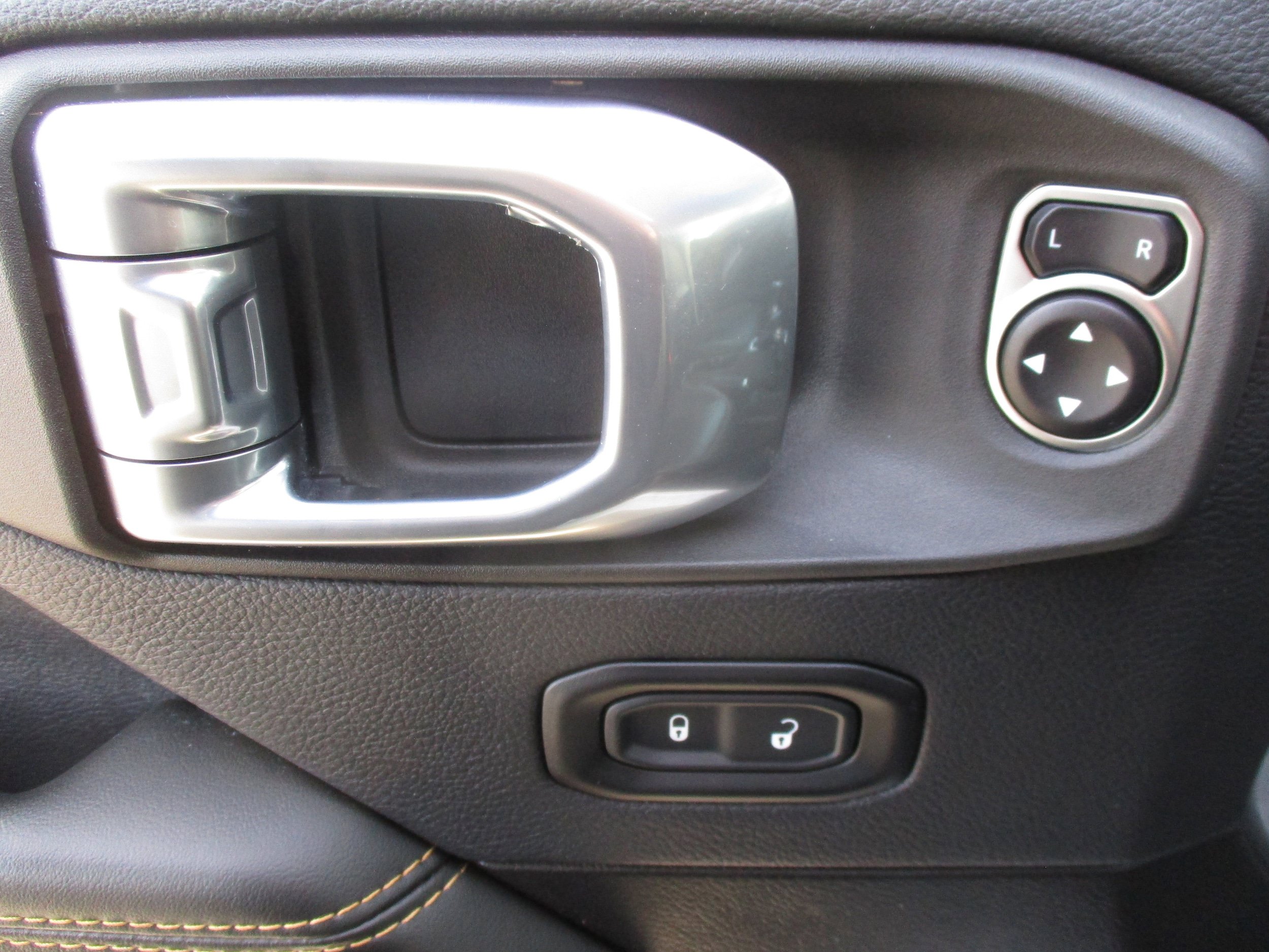 Used 2024 Jeep Wrangler Unlimited Sahara AWD/4WD image 33