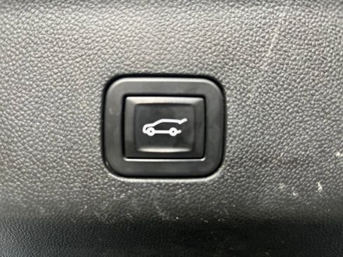 Used 2024 Chevrolet Tahoe Z71 w/ Luxury Package AWD/4WD image 13