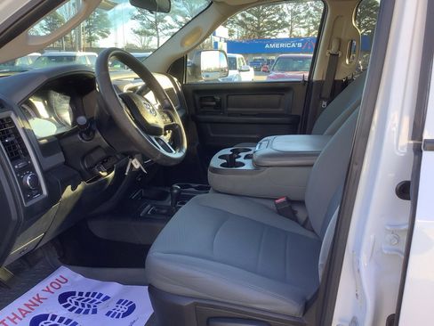 Used 2018 RAM 2500 Tradesman w/ Chrome Appearance Group image 9