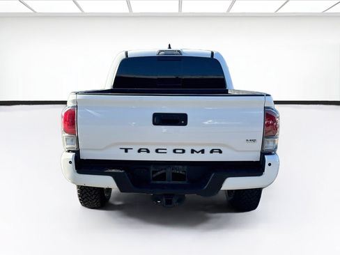 Used 2021 Toyota Tacoma TRD Off-Road w/ Technology Package AWD/4WD image 5
