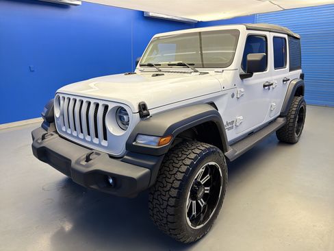 Used 2020 Jeep Wrangler Unlimited Sport S AWD/4WD image 4