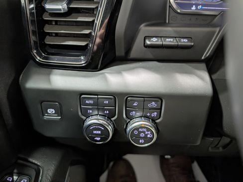 Used 2024 GMC Sierra 2500 AT4X AWD/4WD image 25