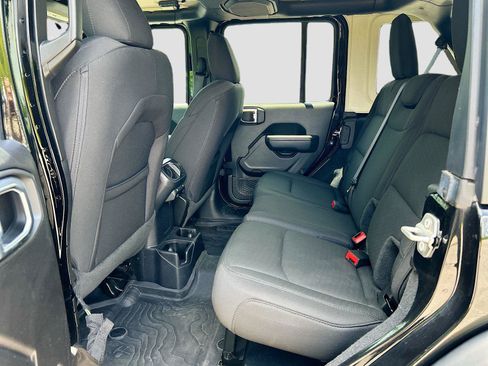 Used 2022 Jeep Wrangler Unlimited Sport AWD/4WD image 21