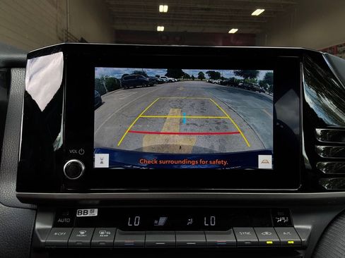Used 2025 Toyota Camry SE FWD image 31