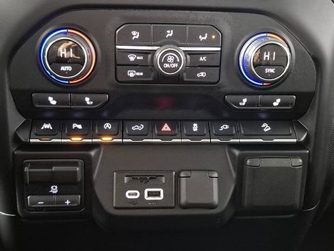 Used 2019 Chevrolet Silverado 1500 LTZ image 17