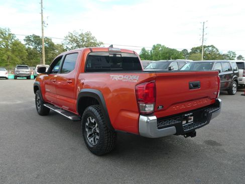 Used 2017 Toyota Tacoma TRD Off-Road w/ Tow Package (A/T) AWD/4WD image 8