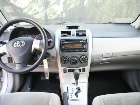 Used 2012 Toyota Corolla LE FWD image 18