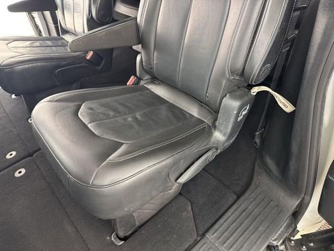 Used 2021 Chrysler Pacifica Touring-L w/ Premium & Safety Sphere Group image 24