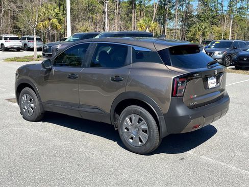 New 2025 Nissan Kicks SR image 11