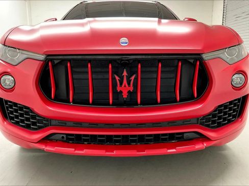 Used 2017 Maserati Levante w/ Luxury Package AWD/4WD image 26