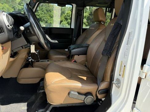 Used 2013 Jeep Wrangler Unlimited Sahara w/ Dual Top Group AWD/4WD image 7