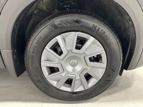 Used 2025 Nissan Kicks S AWD/4WD image 56