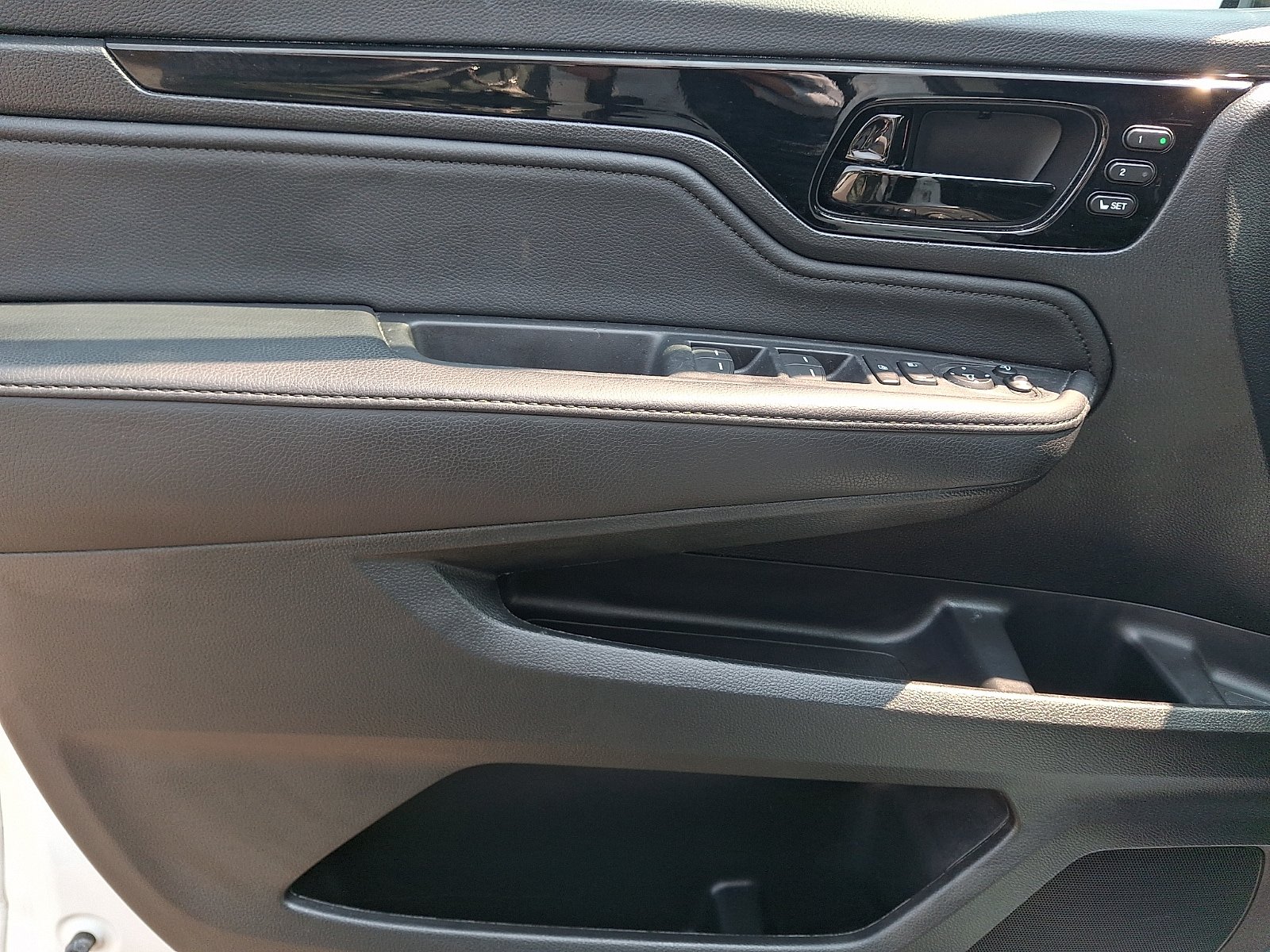 Used 2025 Honda Odyssey Elite image 14