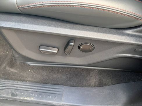 Used 2025 Ford Expedition Active AWD/4WD image 19