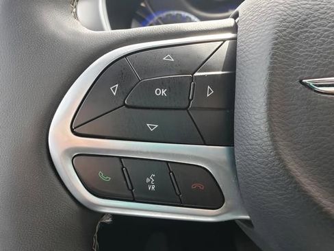 Used 2025 Chrysler Pacifica Select FWD image 27