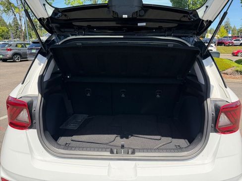Used 2023 Hyundai Venue Limited FWD image 22