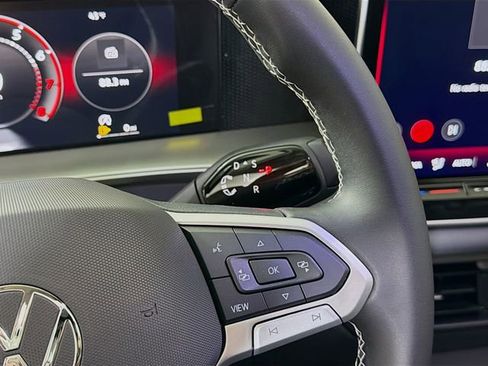 New 2026 Volkswagen Tiguan SE image 18