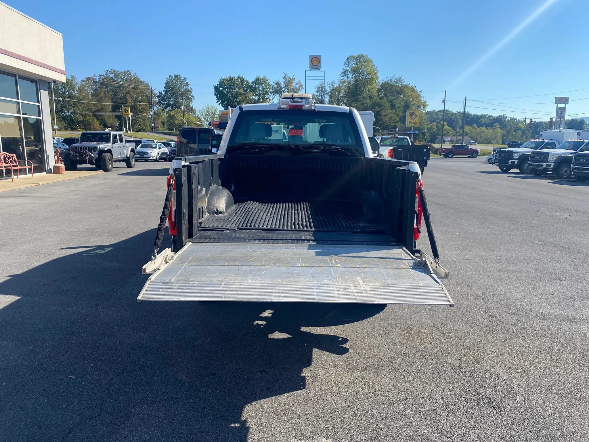 Used 2017 Ford F250 XL w/ Power Equipment Group AWD/4WD image 31