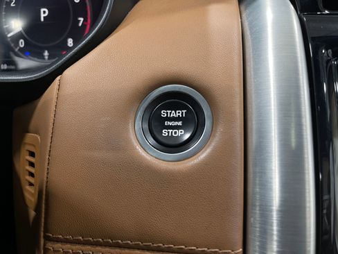 Used 2018 Land Rover Discovery HSE Luxury AWD/4WD image 21