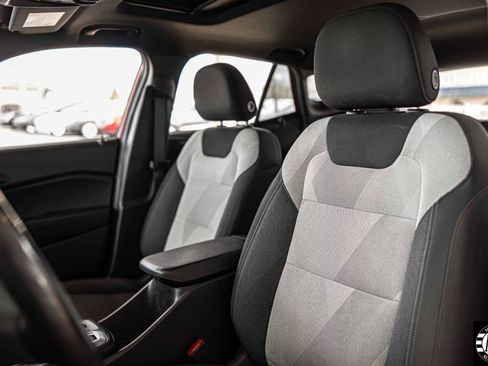 Used 2024 Chevrolet Trax RS w/ Sunroof Package FWD image 16