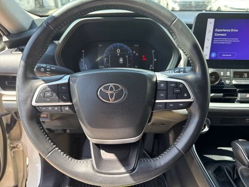 Used 2024 Toyota Grand Highlander AWD image 12