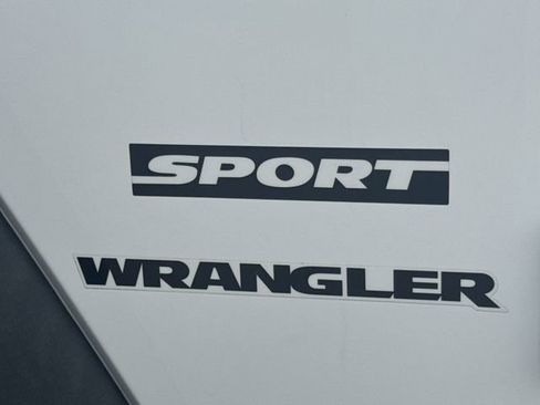 Used 2017 Jeep Wrangler Sport w/ Quick Order Package 24S AWD/4WD image 28