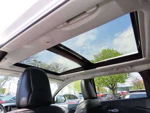 Used 2019 Jeep Cherokee Limited AWD/4WD image 15