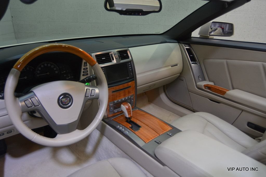Used 2006 Cadillac XLR RWD image 31