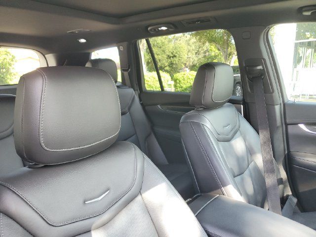 Used 2023 Cadillac XT6 Sport w/ LPO, Floor Liner Package AWD/4WD image 23