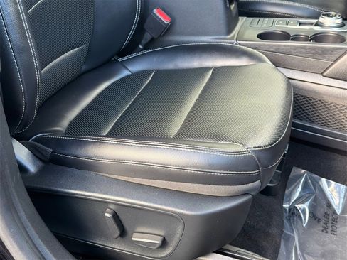 Used 2022 Ford Escape Titanium image 12