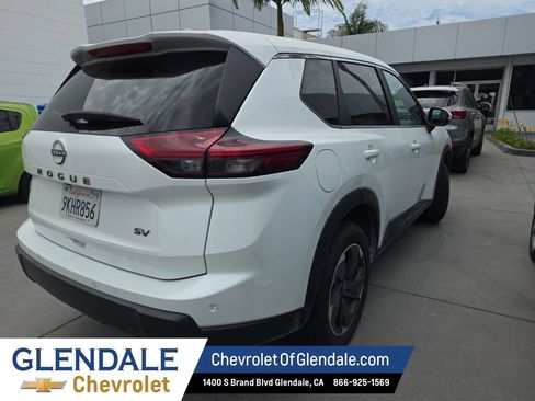 Used 2024 Nissan Rogue SV FWD image 5